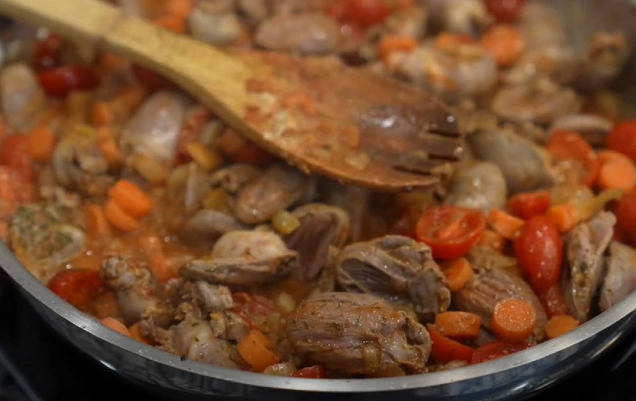Ситно і просто: рецепт печені з качиними серцями та овочами